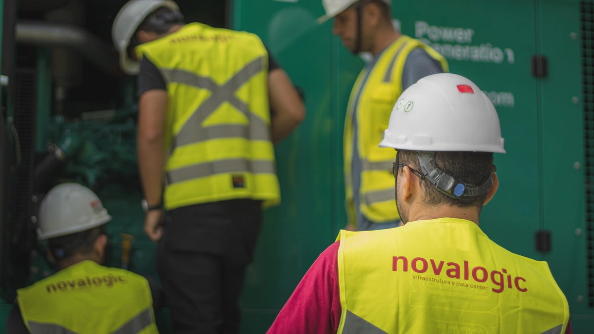 Equipe Novalogic em grupo gerador